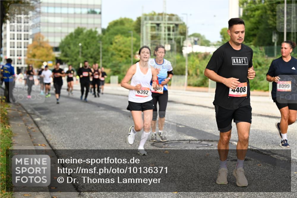06.09.2026 - CURREX Alsterlauf Dr. Thomas Lammeyer http://msf.ph/oto/10136371 06.09.2026 10:01:25 Laufen 6392, 35, 4408, 8099 meine-sportfotos.de