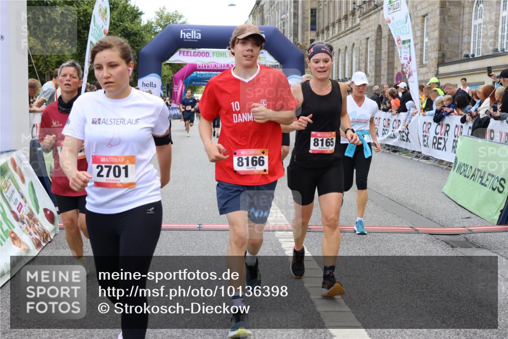 06.09.2026 - CURREX Alsterlauf Strokosch-Dieckow http://msf.ph/oto/10136398 06.09.2026 10:11:51 Ziel 2110, 2125, 2192, 2701, 3662, 3663, 3704, 4276, 4611, 4653, 5197, 5292, 6166, 6362, 6467, 8165, 8166 meine-sportfotos.de