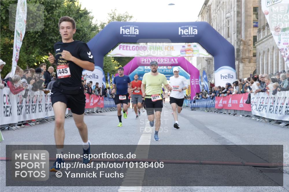 06.09.2026 - CURREX Alsterlauf Yannick Fuchs http://msf.ph/oto/10136406 06.09.2026 09:44:41 Ziel 3226, 3445, 3503, 3545, 3671, 4133, 4597, 5453, 5529, 6201, 8216, 8224, 8264 meine-sportfotos.de