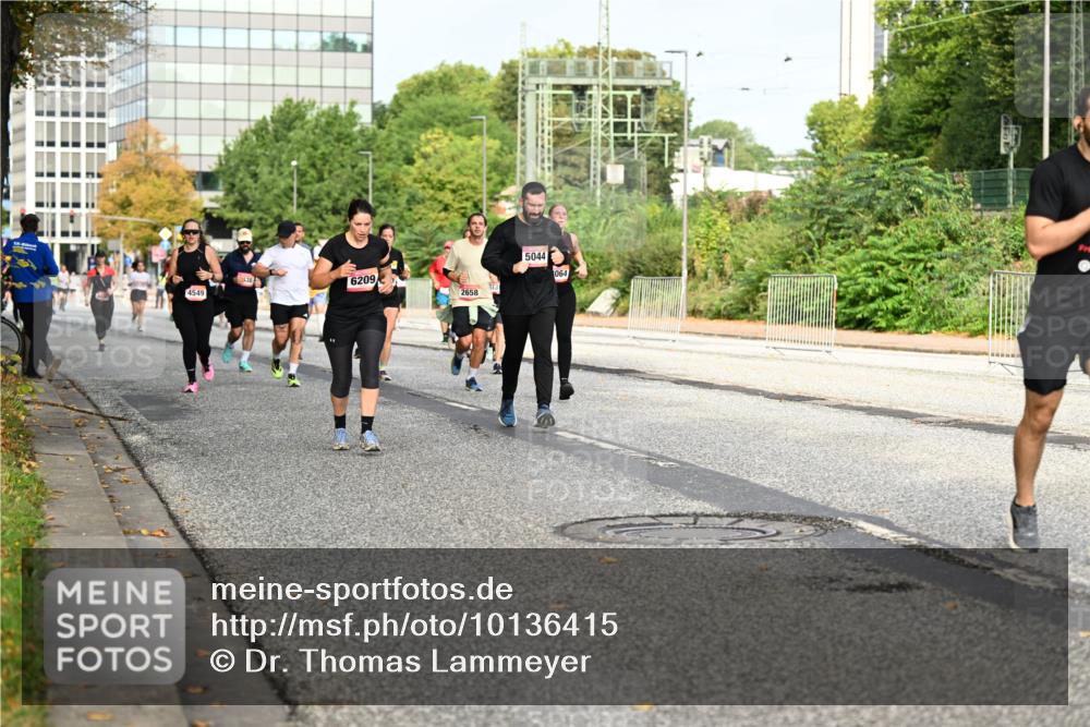 06.09.2026 - CURREX Alsterlauf Dr. Thomas Lammeyer http://msf.ph/oto/10136415 06.09.2026 10:01:29 Laufen 6209, 4549, 2658, 5044, 064 meine-sportfotos.de