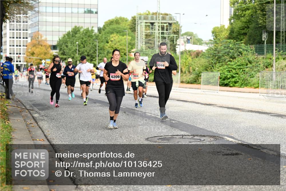 06.09.2026 - CURREX Alsterlauf Dr. Thomas Lammeyer http://msf.ph/oto/10136425 06.09.2026 10:01:30 Laufen 6209, 2658, 5044 meine-sportfotos.de