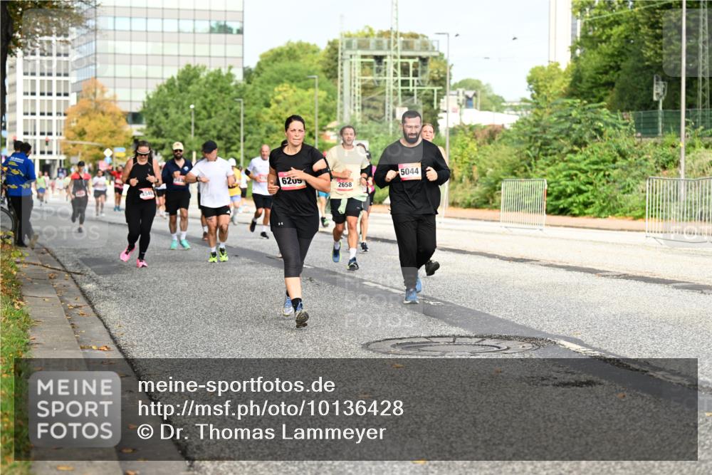 06.09.2026 - CURREX Alsterlauf Dr. Thomas Lammeyer http://msf.ph/oto/10136428 06.09.2026 10:01:30 Laufen 6209, 2658, 4549, 5044 meine-sportfotos.de