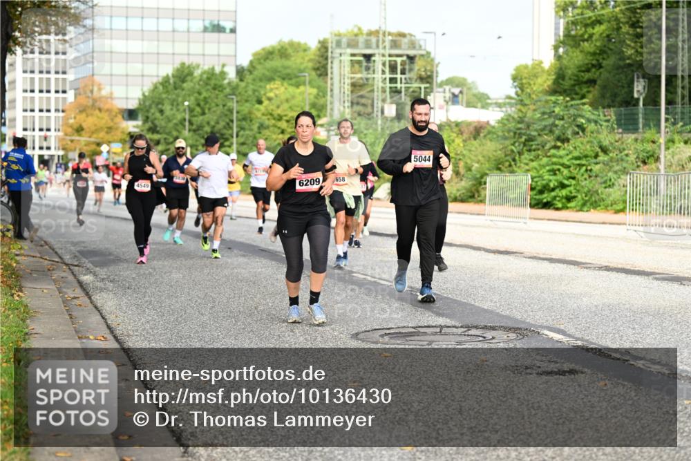06.09.2026 - CURREX Alsterlauf Dr. Thomas Lammeyer http://msf.ph/oto/10136430 06.09.2026 10:01:31 Laufen 4549, 6209, 658, 5044 meine-sportfotos.de