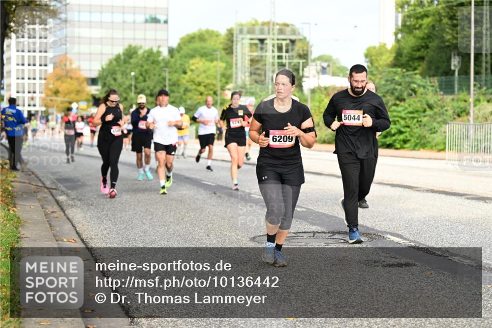 06.09.2026 - CURREX Alsterlauf Dr. Thomas Lammeyer http://msf.ph/oto/10136442 06.09.2026 10:01:32 Laufen 45, 8, 8245, 6209, 5044 meine-sportfotos.de