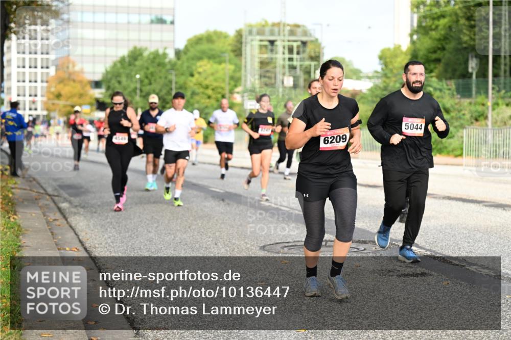 06.09.2026 - CURREX Alsterlauf Dr. Thomas Lammeyer http://msf.ph/oto/10136447 06.09.2026 10:01:32 Laufen 3243, 4549, 6209, 5044 meine-sportfotos.de