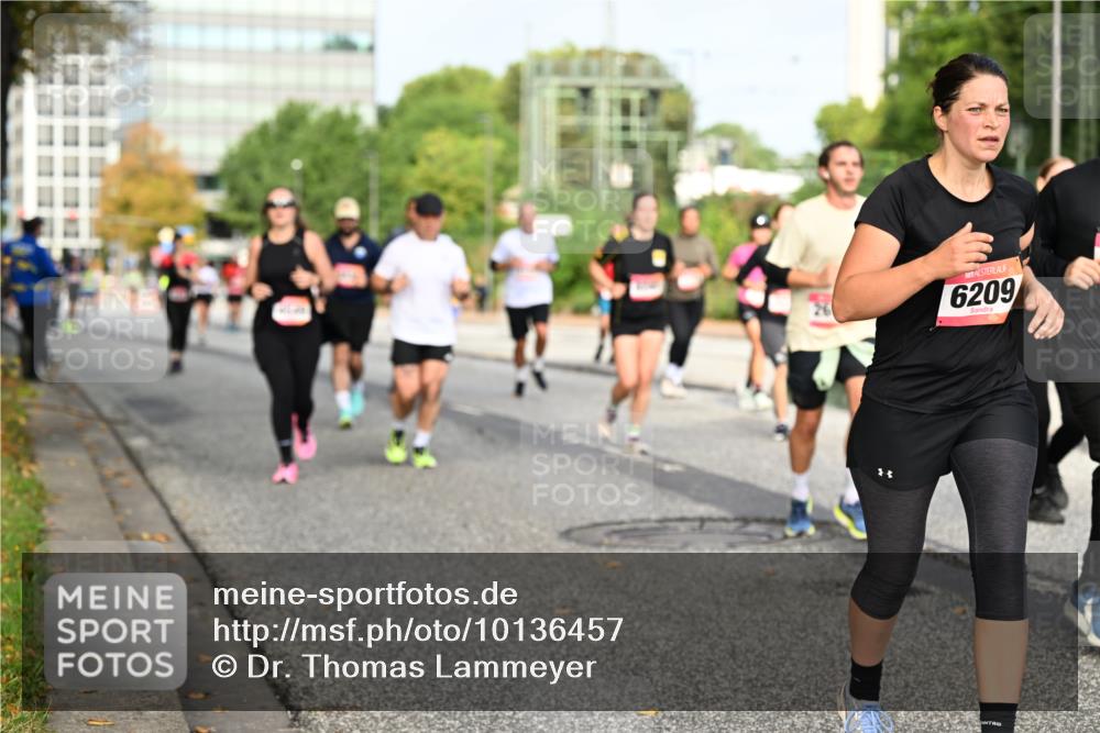 06.09.2026 - CURREX Alsterlauf Dr. Thomas Lammeyer http://msf.ph/oto/10136457 06.09.2026 10:01:33 Laufen 6209 meine-sportfotos.de