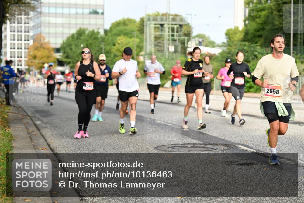 06.09.2026 - CURREX Alsterlauf Dr. Thomas Lammeyer http://msf.ph/oto/10136463 06.09.2026 10:01:33 Laufen 4549, 24, 3317, 2658 meine-sportfotos.de
