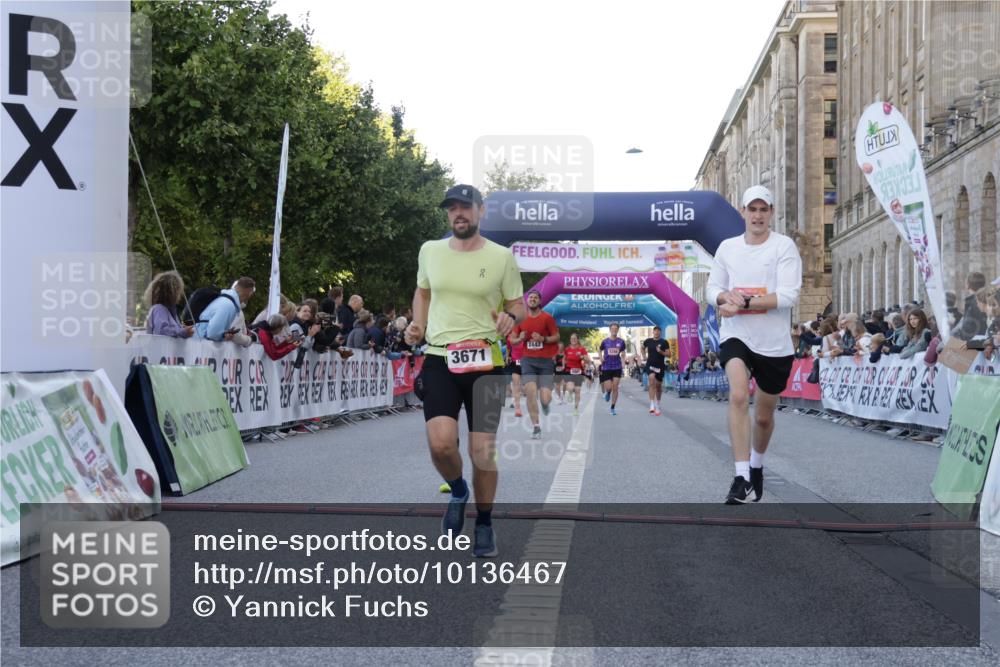 06.09.2026 - CURREX Alsterlauf Yannick Fuchs http://msf.ph/oto/10136467 06.09.2026 09:44:43 Ziel 2442, 3226, 3445, 3503, 3671, 4039, 4133, 5529, 6201, 8216, 8224, 8264 meine-sportfotos.de