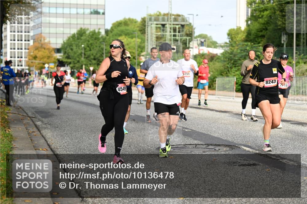 06.09.2026 - CURREX Alsterlauf Dr. Thomas Lammeyer http://msf.ph/oto/10136478 06.09.2026 10:01:35 Laufen 4549, 5155, 8243, 218 meine-sportfotos.de