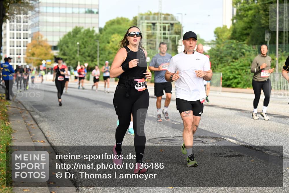 06.09.2026 - CURREX Alsterlauf Dr. Thomas Lammeyer http://msf.ph/oto/10136486 06.09.2026 10:01:35 Laufen 4549, 624, 2776 meine-sportfotos.de