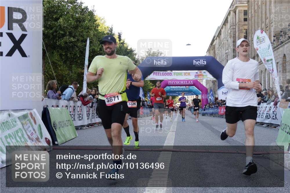 06.09.2026 - CURREX Alsterlauf Yannick Fuchs http://msf.ph/oto/10136496 06.09.2026 09:44:44 Ziel 2442, 3226, 3445, 3503, 3671, 3802, 4039, 5529, 6201, 8216, 8224, 8264 meine-sportfotos.de