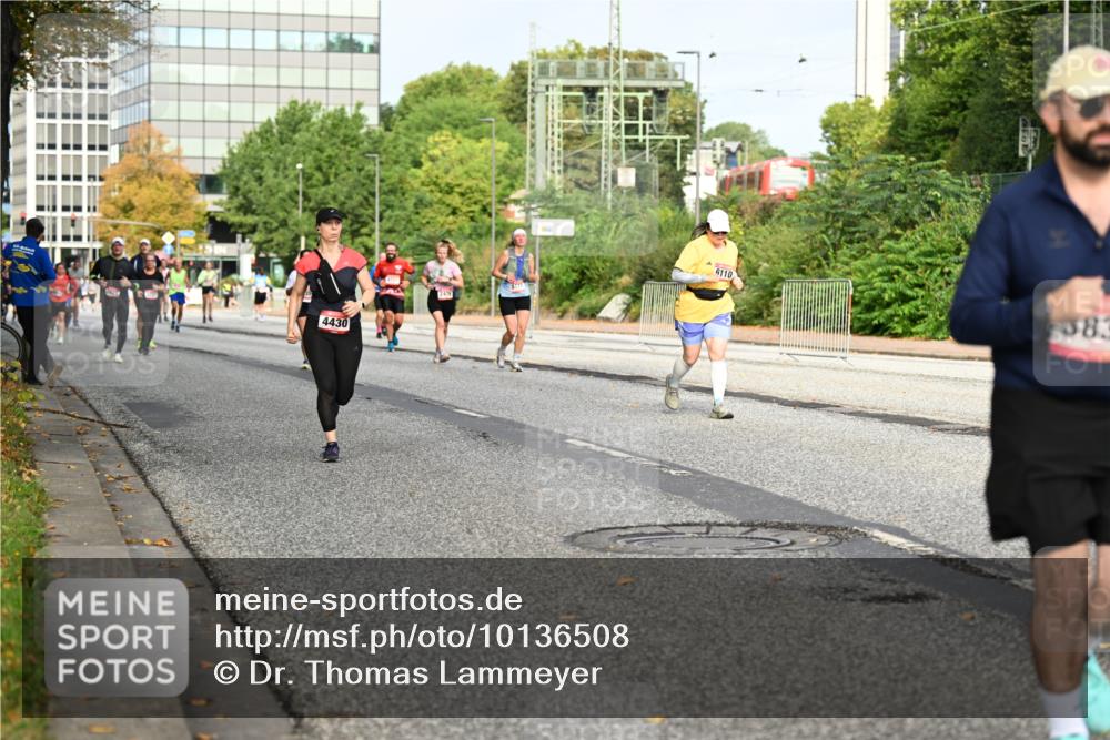 06.09.2026 - CURREX Alsterlauf Dr. Thomas Lammeyer http://msf.ph/oto/10136508 06.09.2026 10:01:38 Laufen 4430, 2476, 6110, 383 meine-sportfotos.de