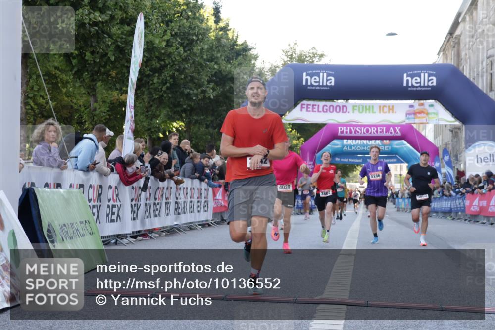 06.09.2026 - CURREX Alsterlauf Yannick Fuchs http://msf.ph/oto/10136552 06.09.2026 09:44:46 Ziel 2442, 2610, 3226, 3445, 3671, 3802, 3803, 4039, 5286, 6201, 8264 meine-sportfotos.de
