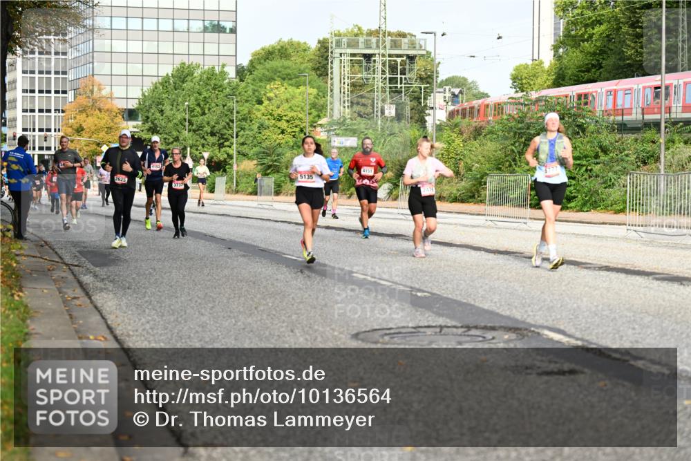 06.09.2026 - CURREX Alsterlauf Dr. Thomas Lammeyer http://msf.ph/oto/10136564 06.09.2026 10:01:42 Laufen 2625, 3737, 5135, 4151 meine-sportfotos.de