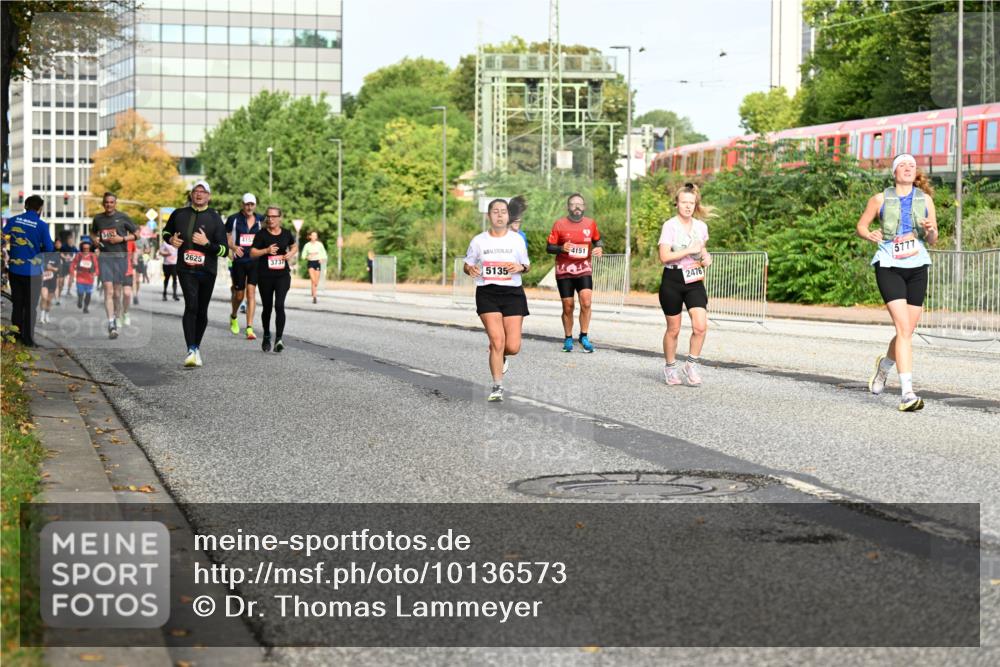 06.09.2026 - CURREX Alsterlauf Dr. Thomas Lammeyer http://msf.ph/oto/10136573 06.09.2026 10:01:43 Laufen 2625, 3737, 5135, 4151, 2476, 5777 meine-sportfotos.de