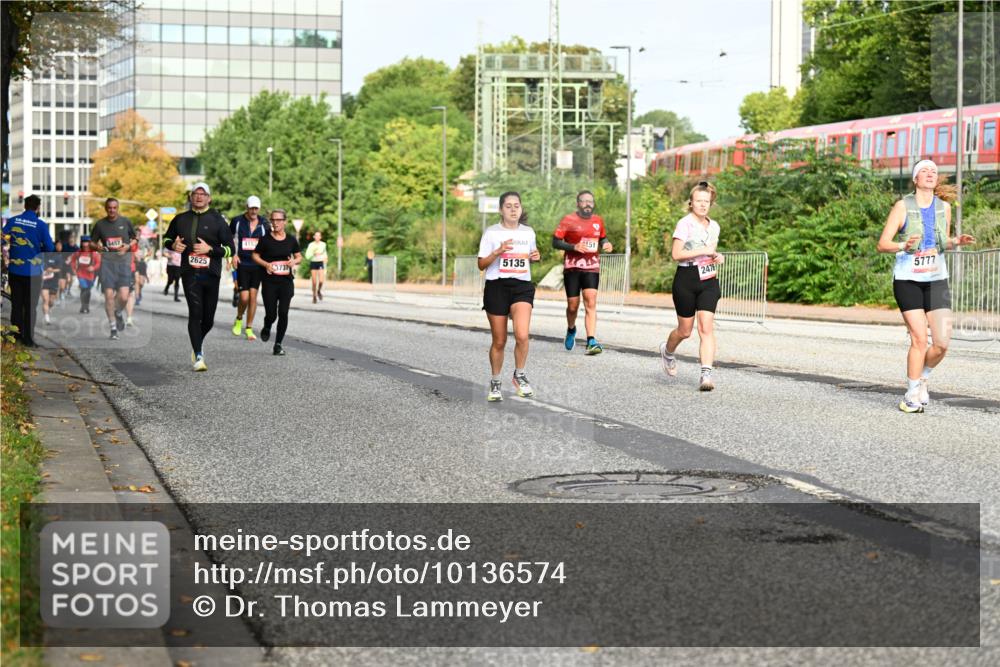 06.09.2026 - CURREX Alsterlauf Dr. Thomas Lammeyer http://msf.ph/oto/10136574 06.09.2026 10:01:43 Laufen 51, 5457, 2625, 5135, 3737, 2476, 5777 meine-sportfotos.de