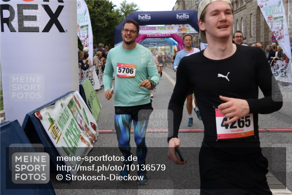 06.09.2026 - CURREX Alsterlauf Strokosch-Dieckow http://msf.ph/oto/10136579 06.09.2026 09:58:46 Ziel 2017, 2034, 2120, 2244, 2711, 2717, 3078, 3691, 4147, 4227, 4256, 4265, 4304, 4356, 4695, 4747, 5205, 5207, 5557, 5706, 5764, 5810, 5964, 6073, 6111 meine-sportfotos.de