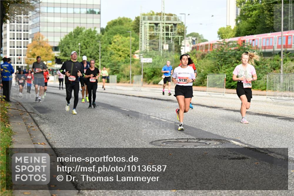 06.09.2026 - CURREX Alsterlauf Dr. Thomas Lammeyer http://msf.ph/oto/10136587 06.09.2026 10:01:45 Laufen 2625, 3737, 5135, 2476 meine-sportfotos.de