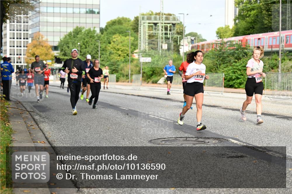 06.09.2026 - CURREX Alsterlauf Dr. Thomas Lammeyer http://msf.ph/oto/10136590 06.09.2026 10:01:45 Laufen 5457, 2625, 375, 5135, 2476 meine-sportfotos.de