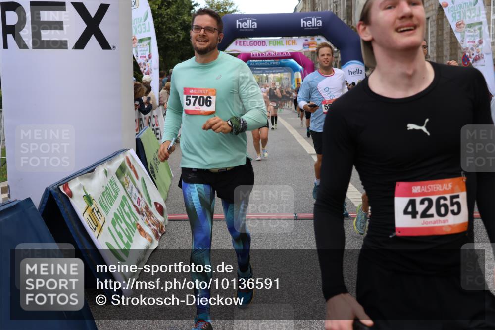 06.09.2026 - CURREX Alsterlauf Strokosch-Dieckow http://msf.ph/oto/10136591 06.09.2026 09:58:46 Ziel 2017, 2034, 2120, 2244, 2711, 2717, 3078, 3691, 4147, 4227, 4256, 4265, 4304, 4356, 4695, 4747, 5205, 5207, 5557, 5706, 5764, 5810, 5964, 6073, 6111 meine-sportfotos.de