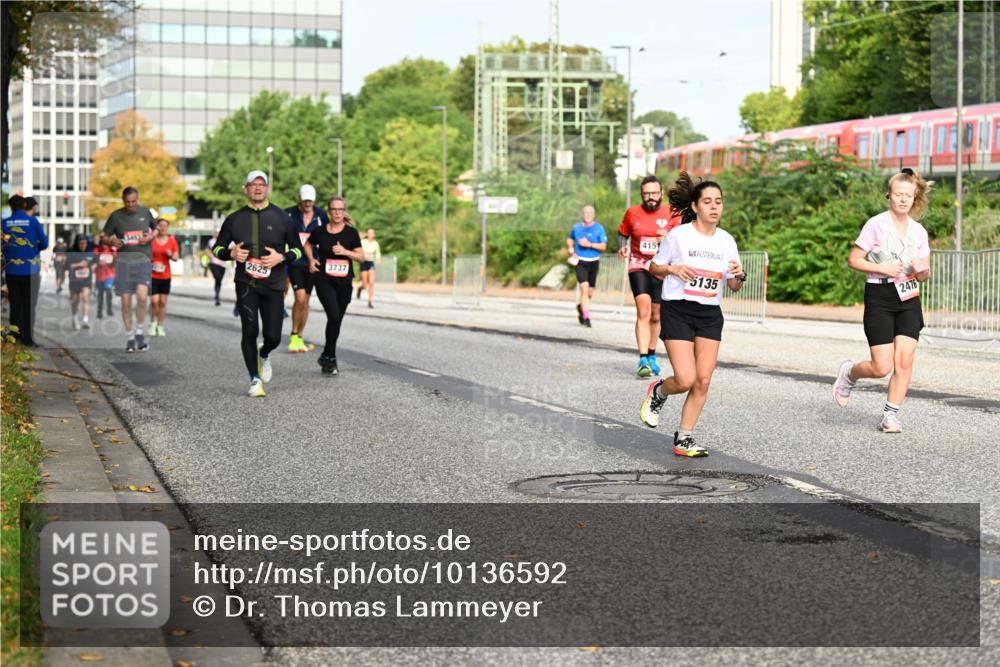 06.09.2026 - CURREX Alsterlauf Dr. Thomas Lammeyer http://msf.ph/oto/10136592 06.09.2026 10:01:45 Laufen 3737, 2625, 4151, 3135, 2476 meine-sportfotos.de