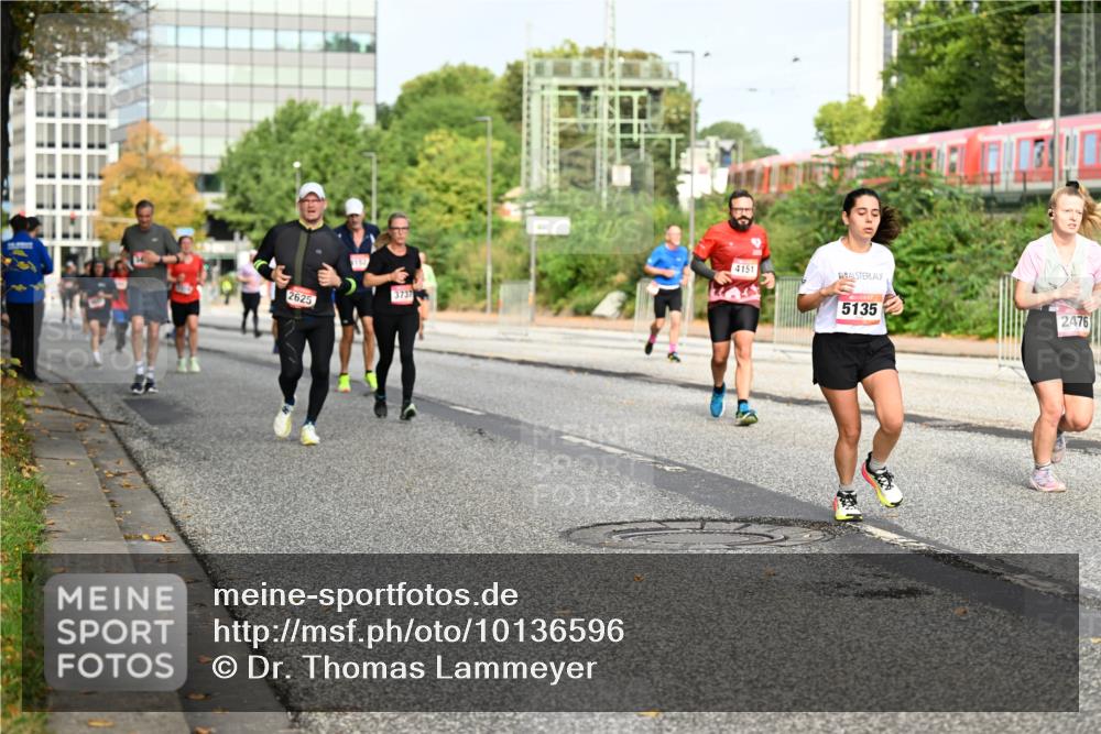 06.09.2026 - CURREX Alsterlauf Dr. Thomas Lammeyer http://msf.ph/oto/10136596 06.09.2026 10:01:45 Laufen 3737, 2625, 4151, 5135, 2476 meine-sportfotos.de