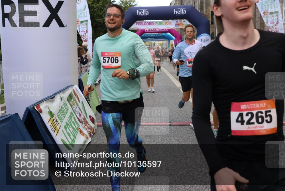 06.09.2026 - CURREX Alsterlauf Strokosch-Dieckow http://msf.ph/oto/10136597 06.09.2026 09:58:46 Ziel 2017, 2034, 2120, 2244, 2711, 2717, 3078, 3691, 4147, 4227, 4256, 4265, 4304, 4356, 4695, 4747, 5205, 5207, 5557, 5706, 5764, 5810, 5964, 6073, 6111 meine-sportfotos.de