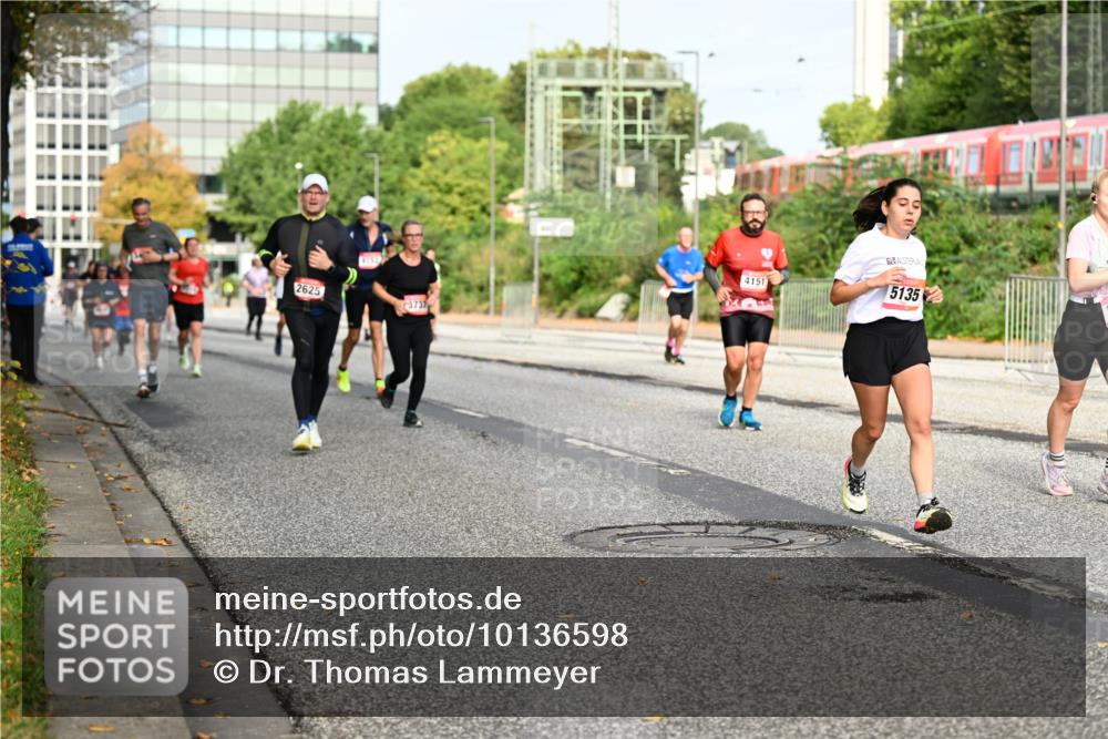 06.09.2026 - CURREX Alsterlauf Dr. Thomas Lammeyer http://msf.ph/oto/10136598 06.09.2026 10:01:46 Laufen 2625, 3737, 4151, 5135 meine-sportfotos.de
