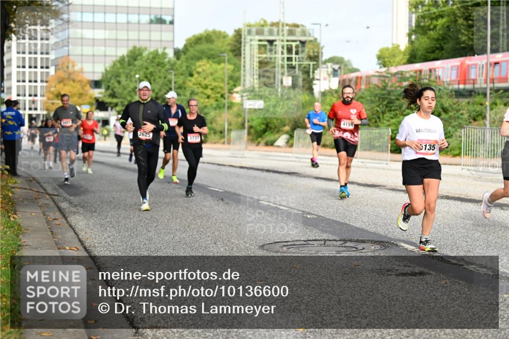 06.09.2026 - CURREX Alsterlauf Dr. Thomas Lammeyer http://msf.ph/oto/10136600 06.09.2026 10:01:46 Laufen 2625, 3737, 4151, 135 meine-sportfotos.de