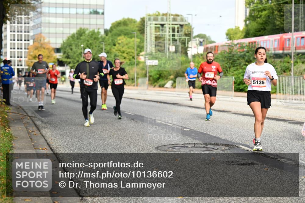 06.09.2026 - CURREX Alsterlauf Dr. Thomas Lammeyer http://msf.ph/oto/10136602 06.09.2026 10:01:46 Laufen 3737, 2625, 4151, 5135 meine-sportfotos.de