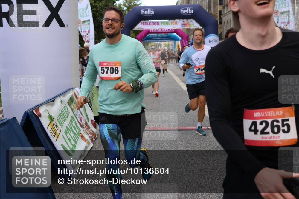 06.09.2026 - CURREX Alsterlauf Strokosch-Dieckow http://msf.ph/oto/10136604 06.09.2026 09:58:46 Ziel 2017, 2034, 2120, 2244, 2711, 2717, 3078, 3691, 4147, 4227, 4256, 4265, 4304, 4356, 4695, 4747, 5205, 5207, 5557, 5706, 5764, 5810, 5964, 6073, 6111 meine-sportfotos.de