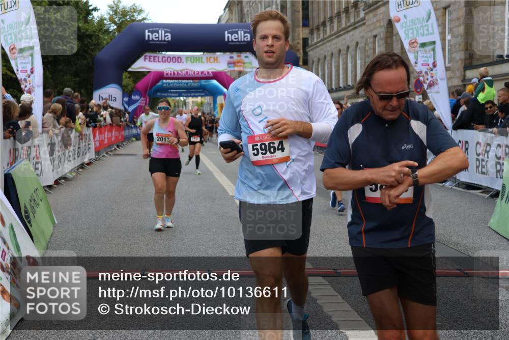 06.09.2026 - CURREX Alsterlauf Strokosch-Dieckow http://msf.ph/oto/10136611 06.09.2026 09:58:47 Ziel 2017, 2034, 2120, 2244, 2711, 2717, 3078, 3691, 4147, 4227, 4256, 4265, 4304, 4356, 4695, 4747, 5205, 5207, 5557, 5706, 5764, 5810, 5964, 6073, 6111 meine-sportfotos.de