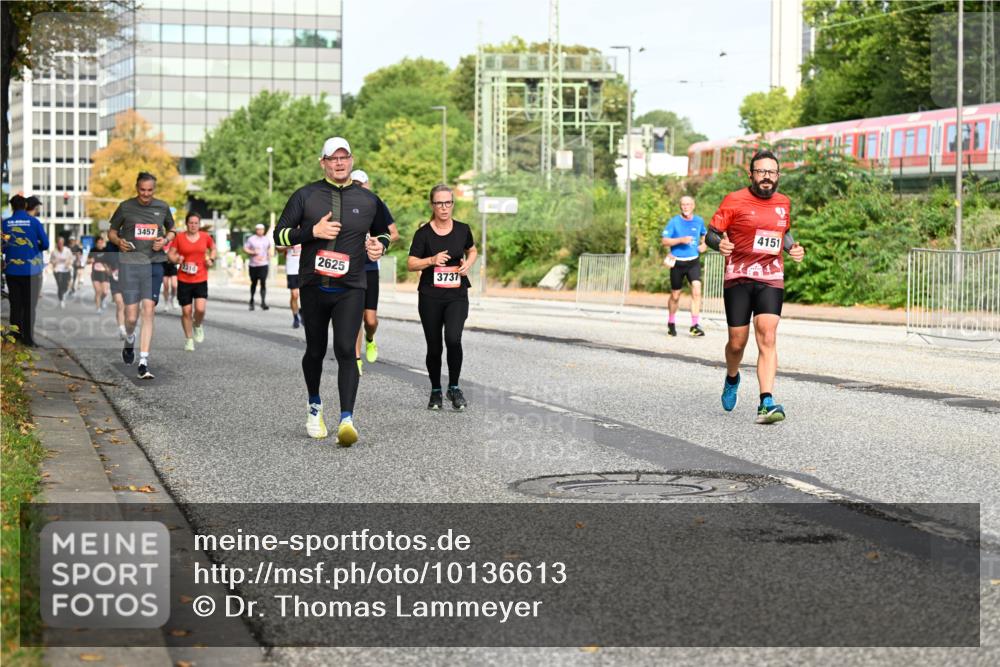 06.09.2026 - CURREX Alsterlauf Dr. Thomas Lammeyer http://msf.ph/oto/10136613 06.09.2026 10:01:47 Laufen 3457, 2625, 3737, 2010, 4151 meine-sportfotos.de