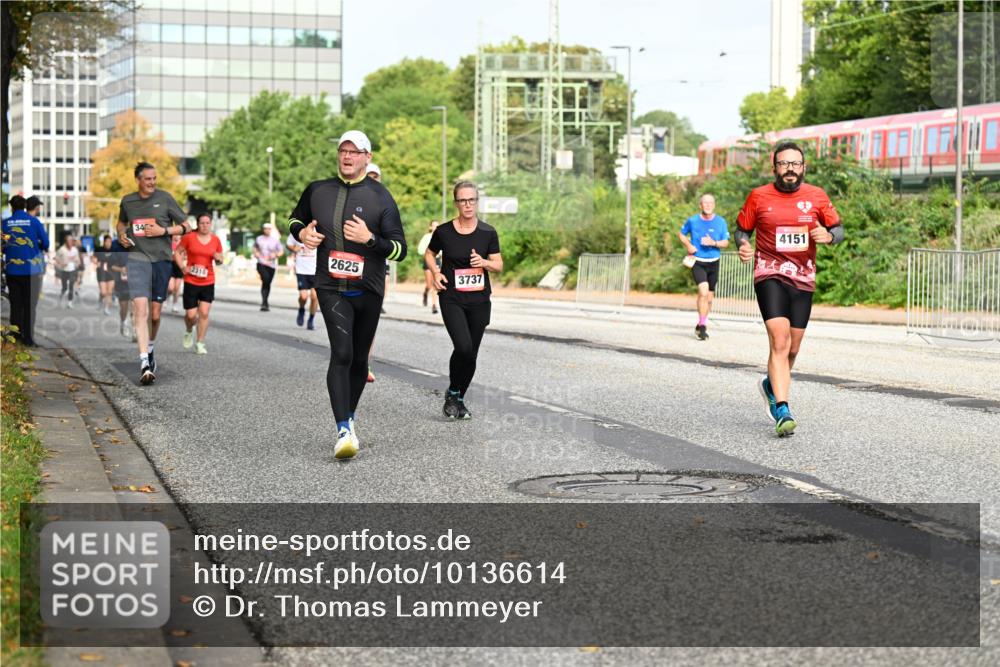 06.09.2026 - CURREX Alsterlauf Dr. Thomas Lammeyer http://msf.ph/oto/10136614 06.09.2026 10:01:47 Laufen 2625, 3737, 4151 meine-sportfotos.de