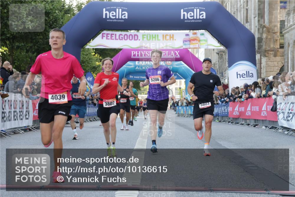 06.09.2026 - CURREX Alsterlauf Yannick Fuchs http://msf.ph/oto/10136615 06.09.2026 09:44:47 Ziel 2442, 2610, 3226, 3445, 3671, 3802, 3803, 4039, 5286, 6201, 8264 meine-sportfotos.de