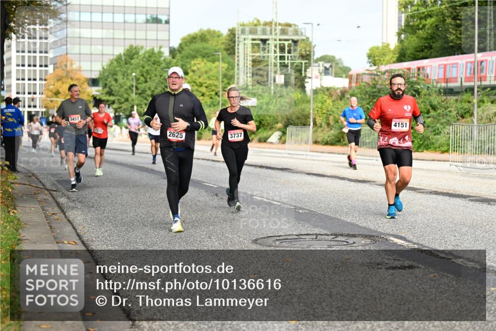 06.09.2026 - CURREX Alsterlauf Dr. Thomas Lammeyer http://msf.ph/oto/10136616 06.09.2026 10:01:47 Laufen 4151, 3457, 310, 2625, 3737 meine-sportfotos.de
