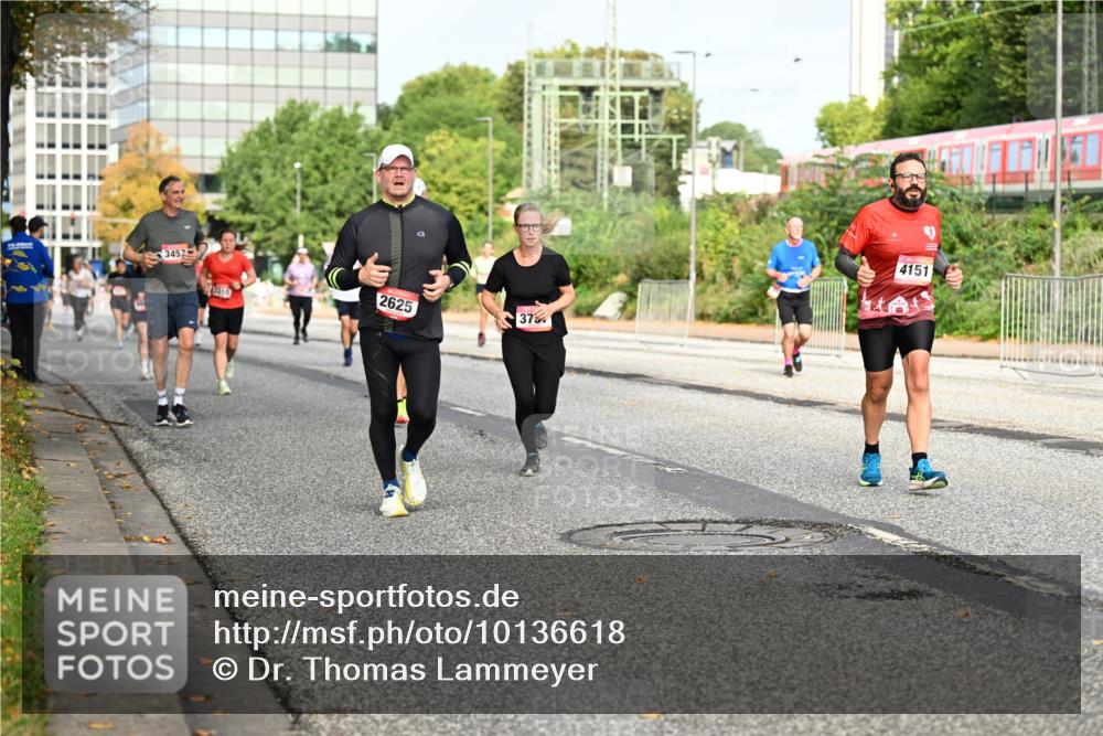 06.09.2026 - CURREX Alsterlauf Dr. Thomas Lammeyer http://msf.ph/oto/10136618 06.09.2026 10:01:47 Laufen 3457, 2410, 2625, 373, 4151 meine-sportfotos.de