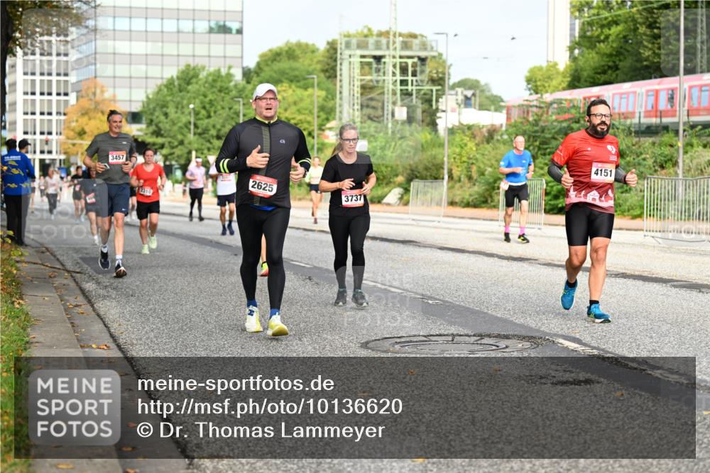 06.09.2026 - CURREX Alsterlauf Dr. Thomas Lammeyer http://msf.ph/oto/10136620 06.09.2026 10:01:47 Laufen 3457, 2625, 3737, 12910, 4151 meine-sportfotos.de