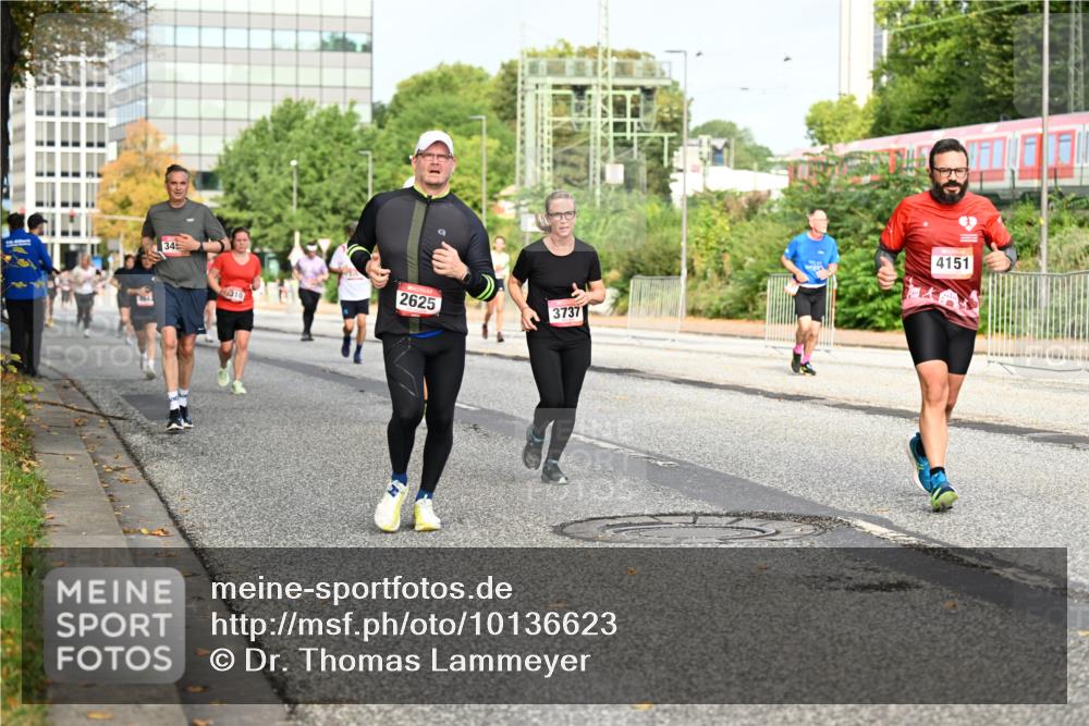 06.09.2026 - CURREX Alsterlauf Dr. Thomas Lammeyer http://msf.ph/oto/10136623 06.09.2026 10:01:48 Laufen 345, 2625, 3737, 4151 meine-sportfotos.de