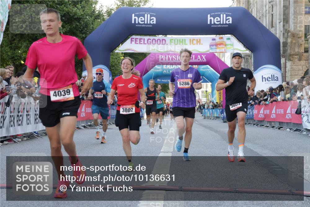 06.09.2026 - CURREX Alsterlauf Yannick Fuchs http://msf.ph/oto/10136631 06.09.2026 09:44:48 Ziel 2442, 2452, 2610, 3226, 3445, 3671, 3802, 3803, 4039, 5286, 6201, 8264 meine-sportfotos.de