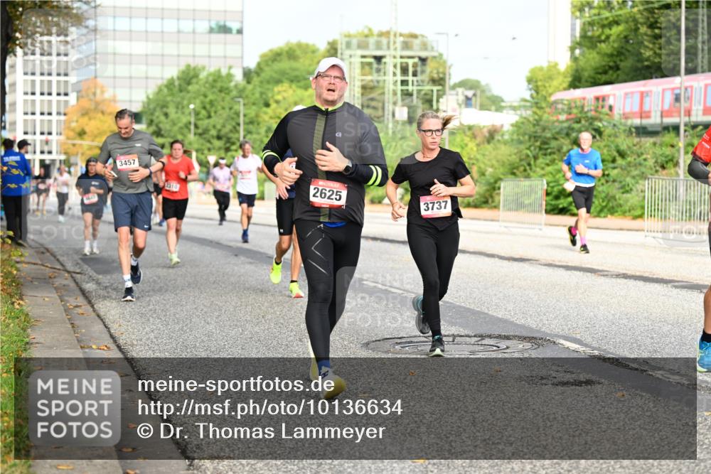 06.09.2026 - CURREX Alsterlauf Dr. Thomas Lammeyer http://msf.ph/oto/10136634 06.09.2026 10:01:49 Laufen 3457, 210, 2625, 3737 meine-sportfotos.de