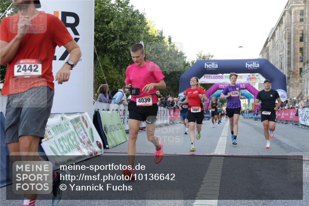 06.09.2026 - CURREX Alsterlauf Yannick Fuchs http://msf.ph/oto/10136642 06.09.2026 09:44:48 Ziel 2442, 2452, 2610, 3226, 3445, 3671, 3802, 3803, 4039, 5286, 6201, 8264 meine-sportfotos.de