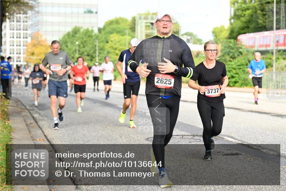 06.09.2026 - CURREX Alsterlauf Dr. Thomas Lammeyer http://msf.ph/oto/10136644 06.09.2026 10:01:49 Laufen 3457, 2625, 3737 meine-sportfotos.de