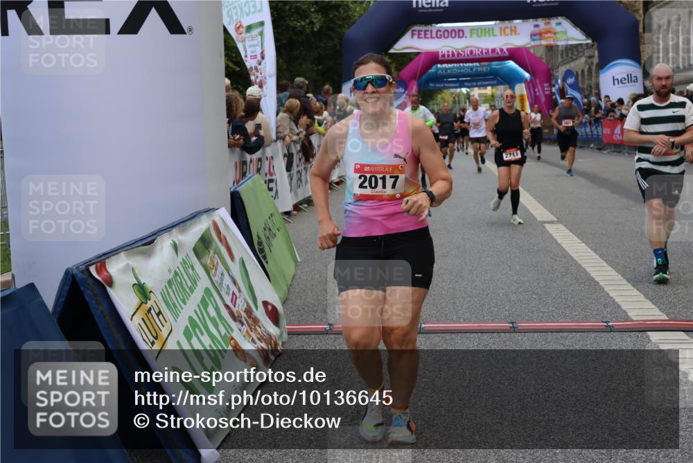 06.09.2026 - CURREX Alsterlauf Strokosch-Dieckow http://msf.ph/oto/10136645 06.09.2026 09:58:49 Ziel 2017, 2034, 2244, 2711, 3078, 3313, 3691, 4265, 4695, 4747, 5557, 5661, 5706, 5764, 5810, 5964, 6111 meine-sportfotos.de