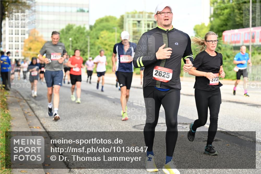 06.09.2026 - CURREX Alsterlauf Dr. Thomas Lammeyer http://msf.ph/oto/10136647 06.09.2026 10:01:50 Laufen 4152, 2625, 3737 meine-sportfotos.de