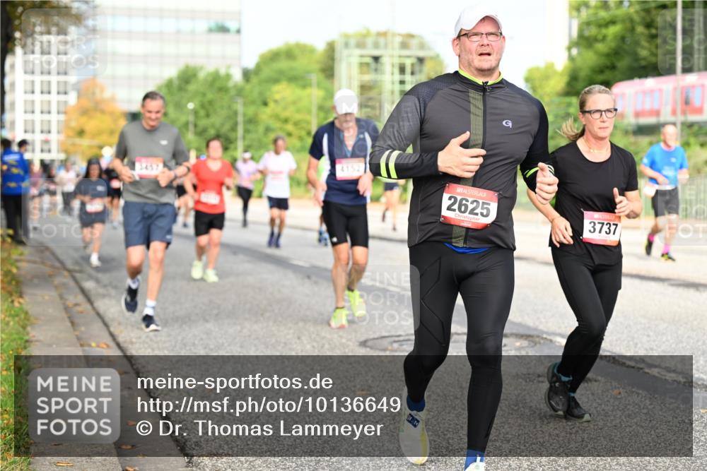 06.09.2026 - CURREX Alsterlauf Dr. Thomas Lammeyer http://msf.ph/oto/10136649 06.09.2026 10:01:50 Laufen 4152, 2625, 3737 meine-sportfotos.de