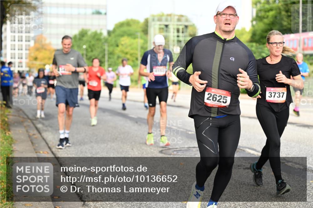 06.09.2026 - CURREX Alsterlauf Dr. Thomas Lammeyer http://msf.ph/oto/10136652 06.09.2026 10:01:50 Laufen 4152, 2625, 3737 meine-sportfotos.de