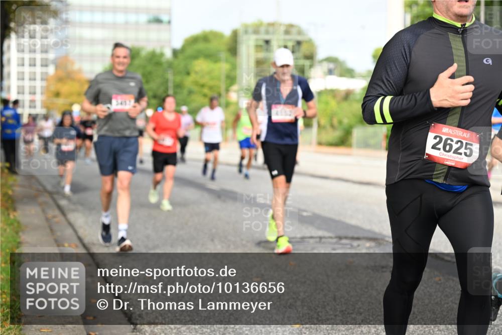 06.09.2026 - CURREX Alsterlauf Dr. Thomas Lammeyer http://msf.ph/oto/10136656 06.09.2026 10:01:50 Laufen 2625 meine-sportfotos.de