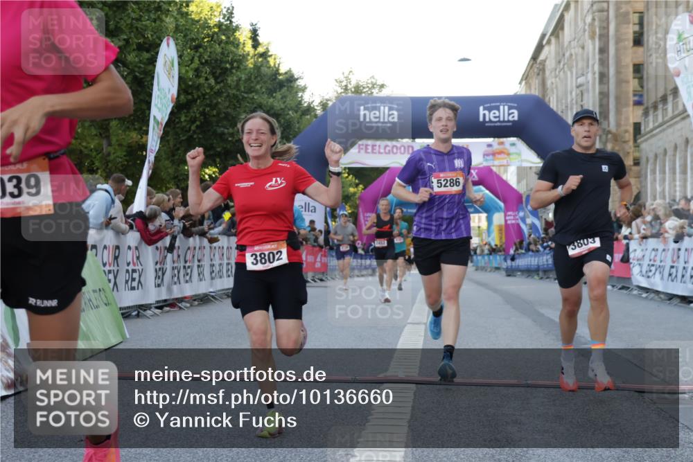 06.09.2026 - CURREX Alsterlauf Yannick Fuchs http://msf.ph/oto/10136660 06.09.2026 09:44:49 Ziel 2442, 2452, 2610, 3226, 3445, 3671, 3802, 3803, 4039, 5286, 8264 meine-sportfotos.de