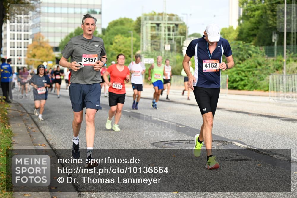 06.09.2026 - CURREX Alsterlauf Dr. Thomas Lammeyer http://msf.ph/oto/10136664 06.09.2026 10:01:51 Laufen 3457, 2310, 4152, 1 meine-sportfotos.de